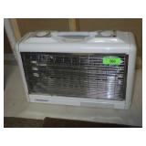 LAKEWOOD ELECTRIC HEATER, TURNS ON