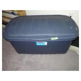 RUBBERMAID JUMBO 40 GALLON STORAGE BOX