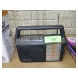 VTG REALISTIC AM/FM RADIO, TURNS ON, NEEDS NEW>>