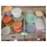 2 BL VINTAGE TUPPERWARE CONTAINERS & EXTRA LIDS