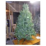 5FT CHRISTMAS PRE-LITE TREE