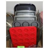 MUFFIN TINS, CAKE PANS, ROASTING PANS, & COOLING>>