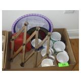 VINTAGE ACCORDION CUP / HAT RACK, CHRISTMAS MUGS>>
