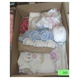 VINTAGE DOILIES / RUNNERS