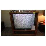 **BRING HELP** MITSUBISHI BIG SCREEN TV IN OAK>>>>