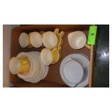 VTG PLATES, CUPS & SAUCERS & BOWLS (USA) *CHIP>>>>