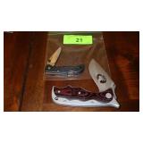 2 POCKET KNIVES (1 MOSSY OAK, 1 FROST CUTLERY)
