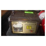 VTG SEARS BATTERY CHARGER (TURNS ON)
