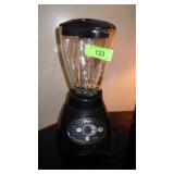 OSTER BLENDER (TURNS ON)