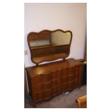 VINTAGE DRESSER W/ MIRROR (MATCHES #81) **BRING>>>