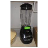 BLACK & DECKER BLENDER (TURNS ON)
