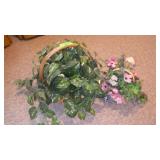 2 ARRANGEMENTS IN WICKER BASKETS