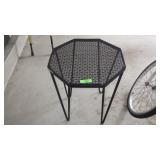 MESH TOP METAL TABLE 21 x 21 x 26