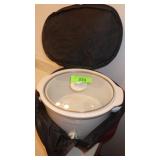 HAMILTON BEACH CROCK POT W/ BAG (TURNS ON)