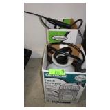 (2) 1 GALLON LAWN & GARDEN SPRAYERS - UNTESTED