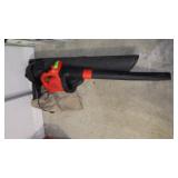 BLACK & DECKER ELECTRIC BLOWER / VAC (TURNS ON)