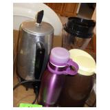 VINTAGE REGAL COFFEE POT & HAMILTON BEACH BLENDER>