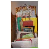 & TISSUEASST. GIFT BAGS