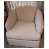UPHOLSTERED SWIVEL CHAIR