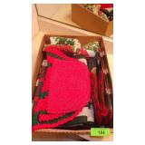 CHRISTMAS TABLECLOTHS, RUNNERS, DISH TOWELS>>>