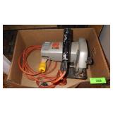 VTG BLACK & DECKER CIRCULAR SAW TURNS ON