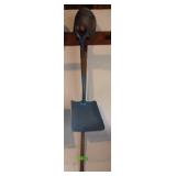 2 SHOVELS