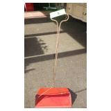 VINTAGE METAL DUSTPAN