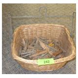 VTG WICKER CLOTHESLINE BASKET W/ WOODEN>>>>