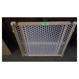 SAFETY 1ST CHILD GATE