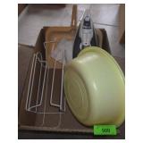 VINTAGE RUBBERMAID DUSTPAN, ROWENTA IRON (TURNS>>>