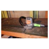 VINTAGE BLACK & DECKER DOUBLE EDGE SHRUB TRIMMER>>