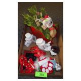 VTG ANALEE MOUSE IN WOODEN SLEIGH ARRANGEMENT,>>>