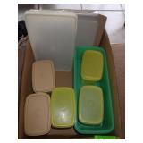 VINTAGE TUPPERWARE CONTAINERS (BREAD CONTAINER>>>