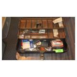 VTG METAL TACKLE BOX W/ ASST MODEL AIRPLANE PARTS