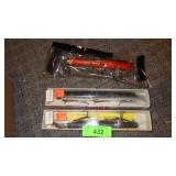 2 VINTAGE WOODEN SUICK MUSKIE THRILLER LURES &>>>