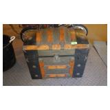 VTG DOME TOP TRUNK 30" X 21" X 25"