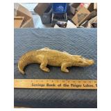 Pottery alligator