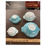 Pyrex bowls