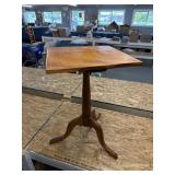 Pedestal table