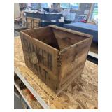 Shaker salt advertising box