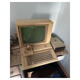 Vintage Apple lle computer