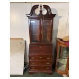Bassett 2 piece hutch