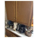 Contents of countertop