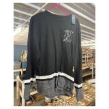 New large hollister shirt