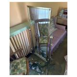 Freestanding mirror