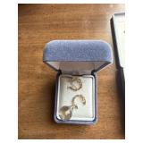 14k earrings .4 grams