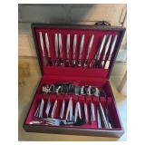 Flatware set