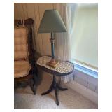 Kidney table with lamp