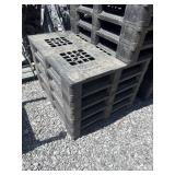 5 plastic pallets