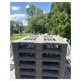5 plastic pallets